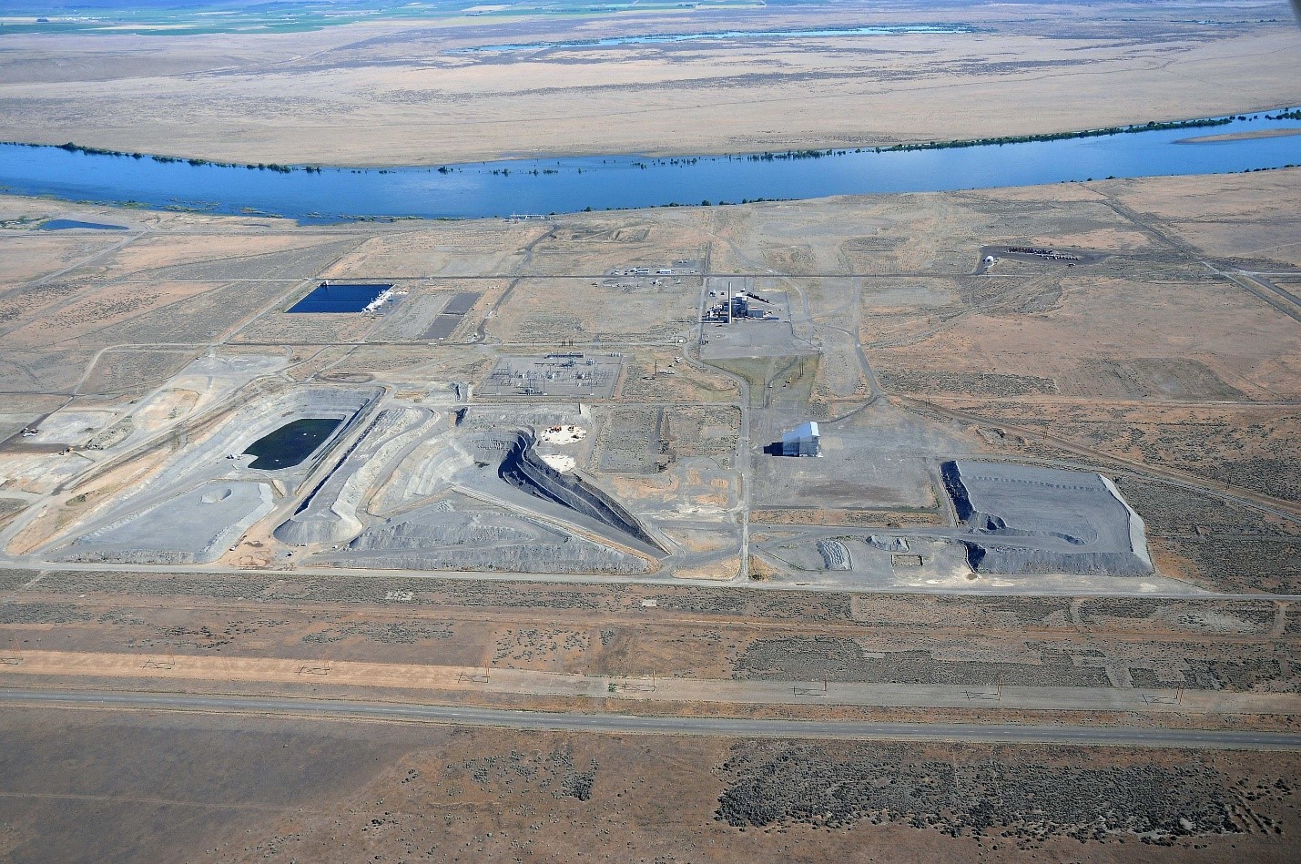 Photo: 100-C-7 Soil Site Hexavalent Chromium Dig with B Reactor shown in the upper right corner and Columbia River across the top