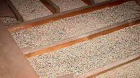 Picture of vermiculite between attic trusses
